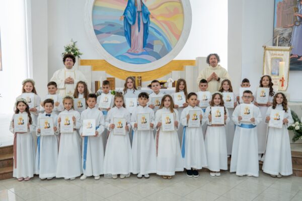 FOTO| Prva sveta pričest u župi Gospe od Zdravlja u Neumu