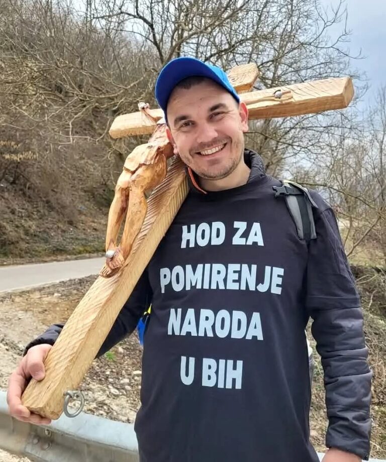 Ljubušak Josip Jelinić: Hodočasnik mira na završetku svog 1030 kilometara dugog puta kroz Bosnu i Hercegovinu