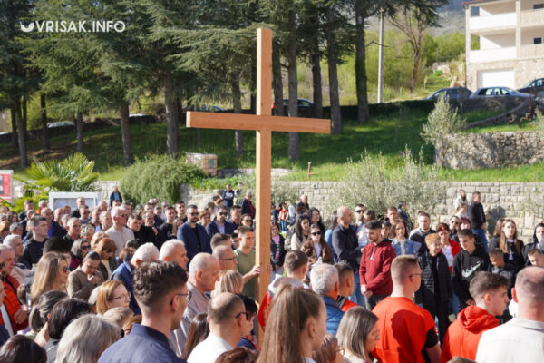 Široki Brijeg: Put križa na Kočerinu uz mnoštvo vjernika