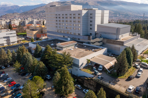 Trogodišnji dječak s teškim ozljedama životno ugrožen, SKB Mostar prijavila sumnju na nasilje