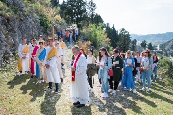 Veliki petak: Dan tišine, molitve i sjećanja na Kristovu žrtvu