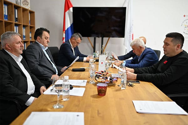 FOTO: Viktor Grbavac reizabran za predsjednika Crvenog križa ŽZH - Ljubuški na dlanu