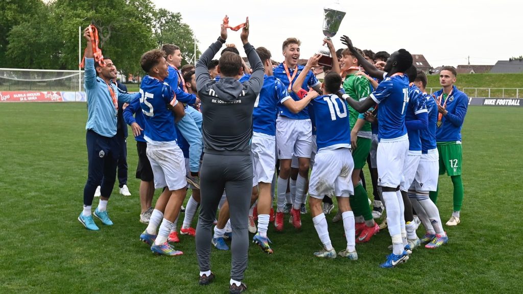 Nikica Jelavić osvojio prvi trofej kao trener, u finalu pobijedio Hajduka