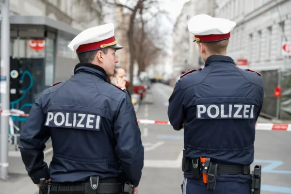 Petorka iz BiH u Austriji koristila ukradenu karticu i natočili goriva u vrijednosti 100 000 eura