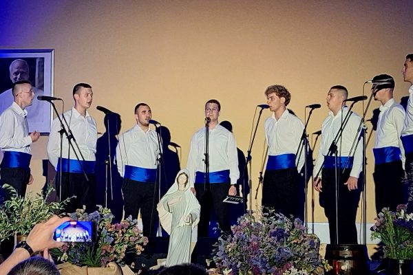 FOTO Treće izdanje „Klape na kršu“: Pjesmom za potrebite Hercegovine