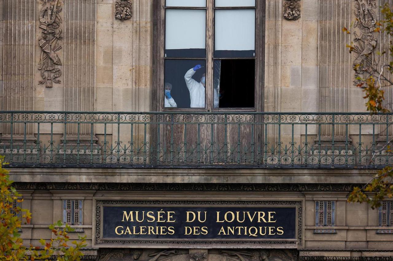 Muzej Louvre pljačka