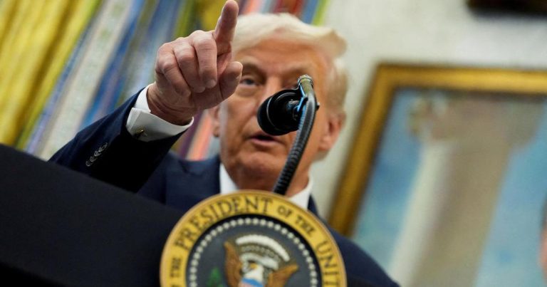 Trump zaustavlja financijsku pomoć Kolumbiji, optužio predsjednika da odobrava proizvodnju droge