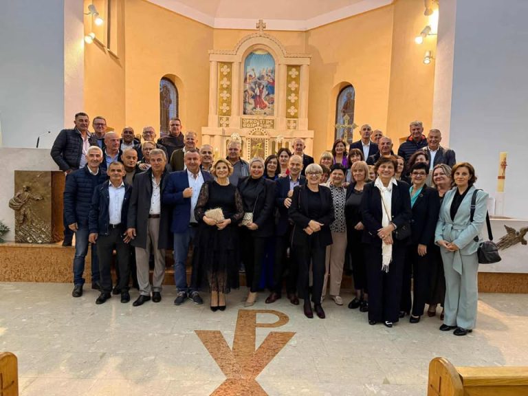 Bivši učenici Osnovne škole Čerin proslavili pola stoljeća od početka školovanja