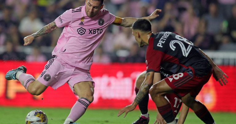 Novi rekord u vječnom rivalstvu! S 38 godina do 890 golova. Messi mlađi od Ronalda stigao do te brojke