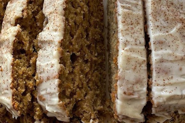 Zaboravite klasične cimet rolice: Donosimo recept za idealnu jesensku poslasticu – cinnamon roll kolač!