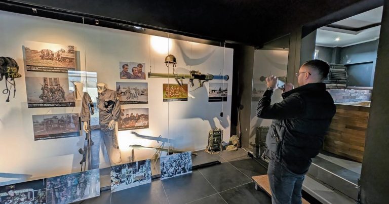 Bili smo u kafiću Mustang u Vukovaru. Soba prepuna emocija čuva sjećanje na Domovinski rat, Blagu i sve heroje