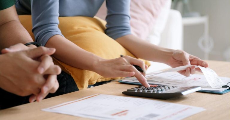 U najgorem su stanju u EU kućanstva u Grčkoj i Bugarskoj, koja jedva spajaju kraj s krajem