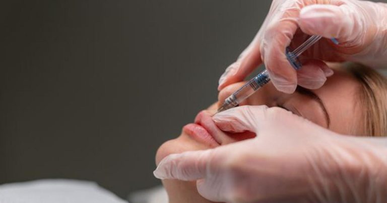 Pacijentici ubrizgala filere u toaletu, deformiralo joj se lice