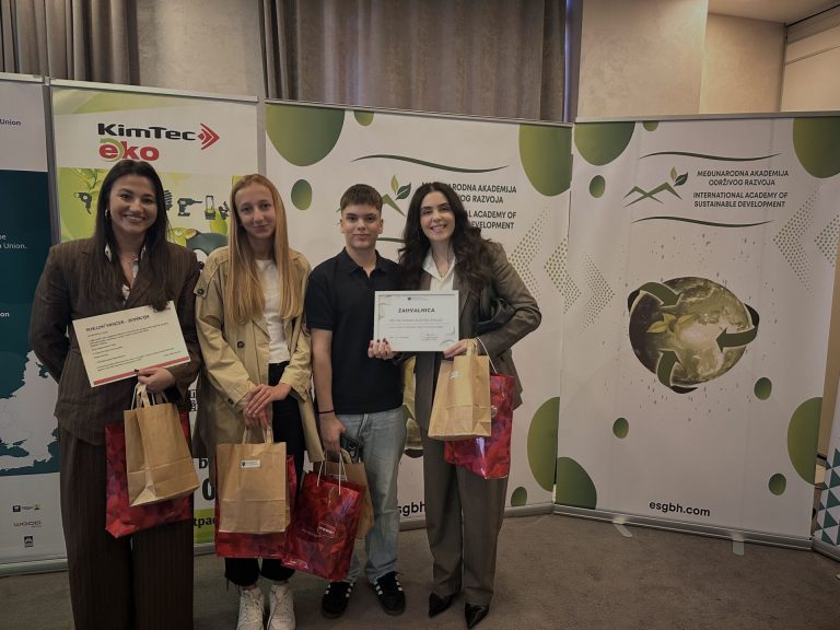 Učenici OŠ fra Didaka Buntića osvojili prvo mjesto na natječaju Fonda za zaštitu okoliša