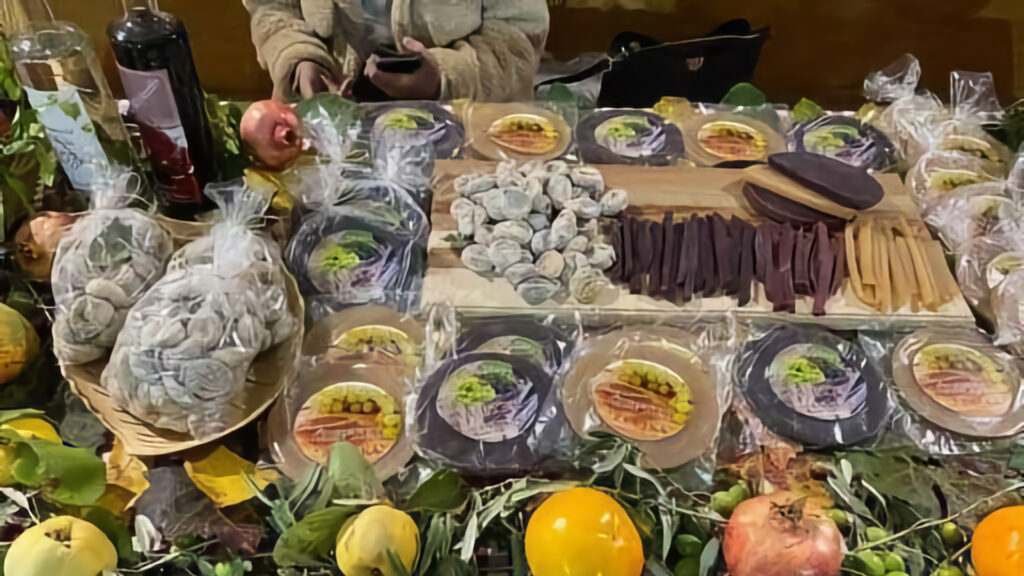 • alt="Sajam ćuptera Tepčići 2025 – degustacija i kulturni program" • alt="Hercegovački ćupter – tradicionalni proizvod s oznakom zemljopisnog podrijetla" • alt="Posjetitelji Sajma ćuptera u Tepčićima 2025"