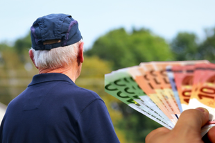 Umirovljenici ovaj mjesec dobivaju trajni godišnji dodatak, donosimo najvažnije informacije koje trebaju znati