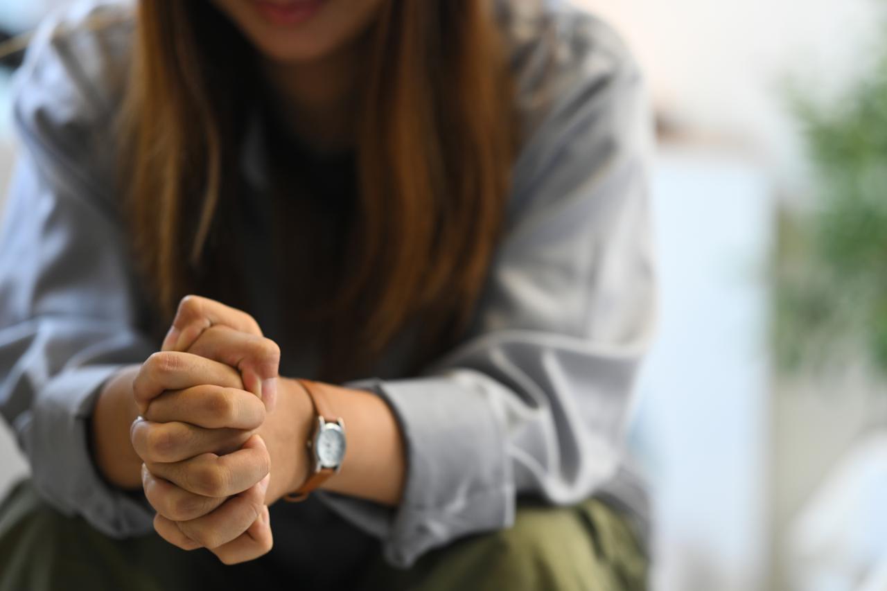 žena, razmišljanje, neodlučenost