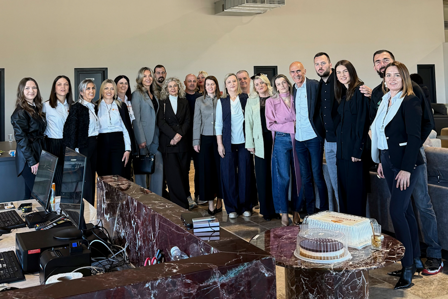 FOTO: Svečano otvoren veliki salon namještaja Ivanković u Ljubuškom – povodom otvorenja i 31. rođendana popusti do 50 posto! FOTO: Svečano otvoren veliki salon namještaja Ivanković u Ljubuškom – povodom otvorenja i 31. rođendana popusti do 50 posto!
